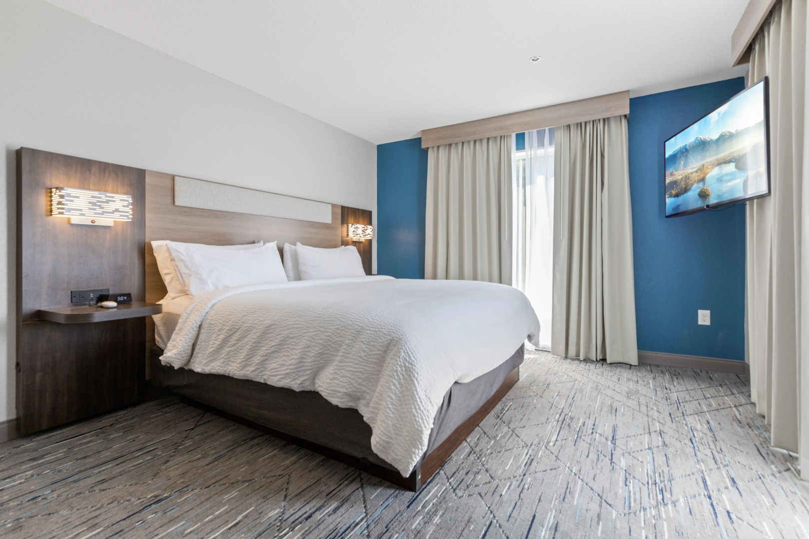 Holiday Inn Express & Suites Starkville by IHG