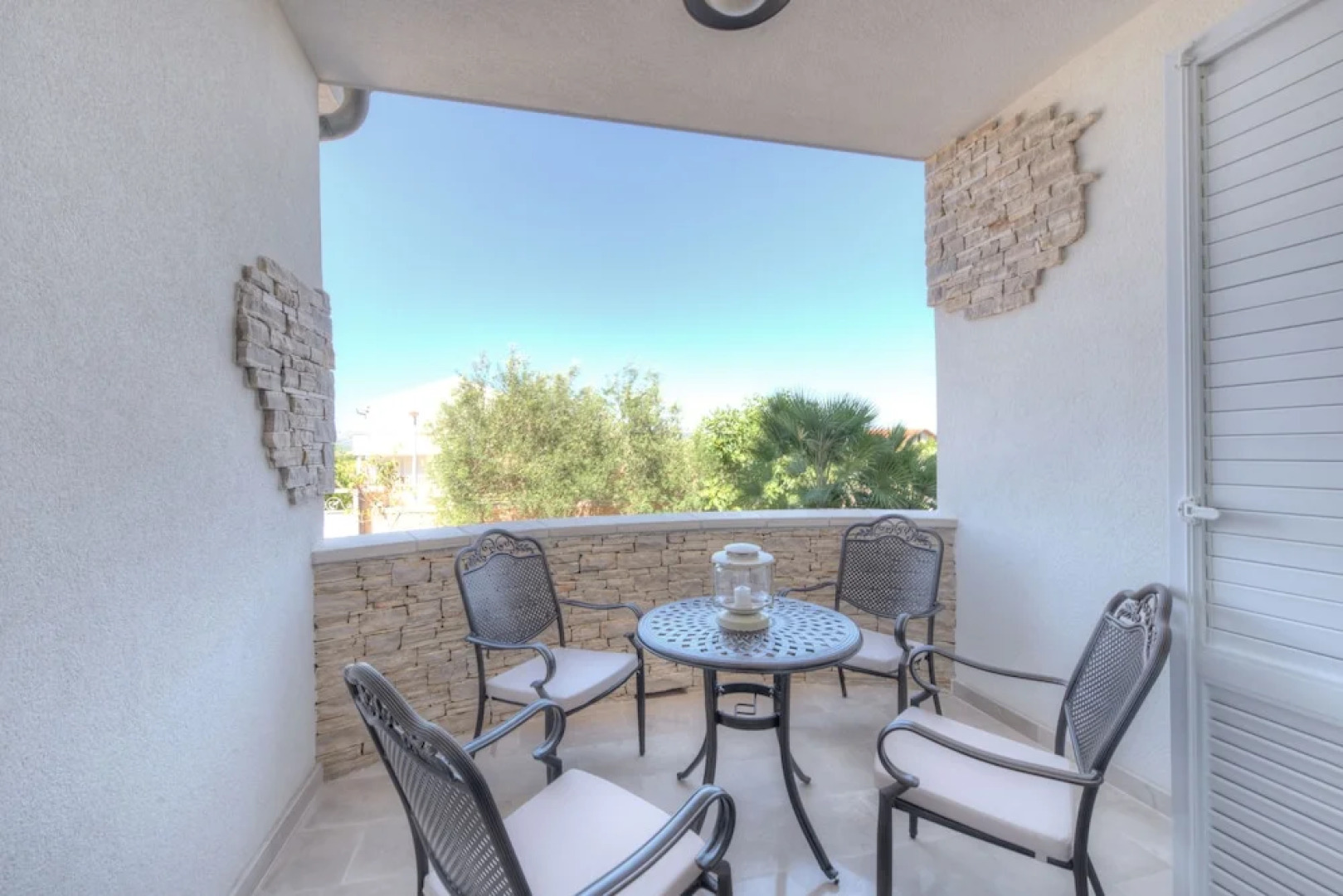 Villa Mediterranean Garden