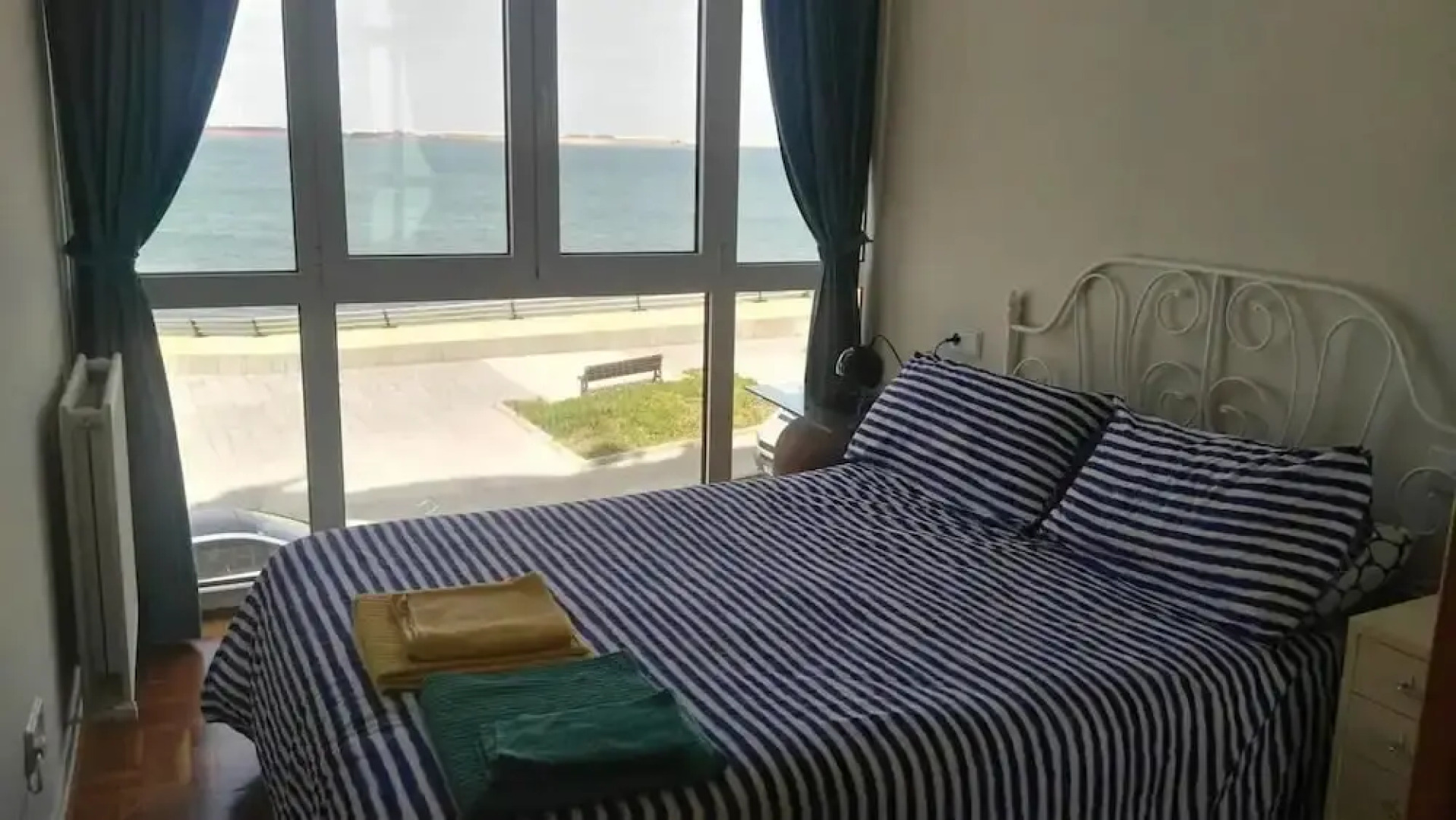 Seaviews-gijon-parking-2br-walk to Beach-wifi