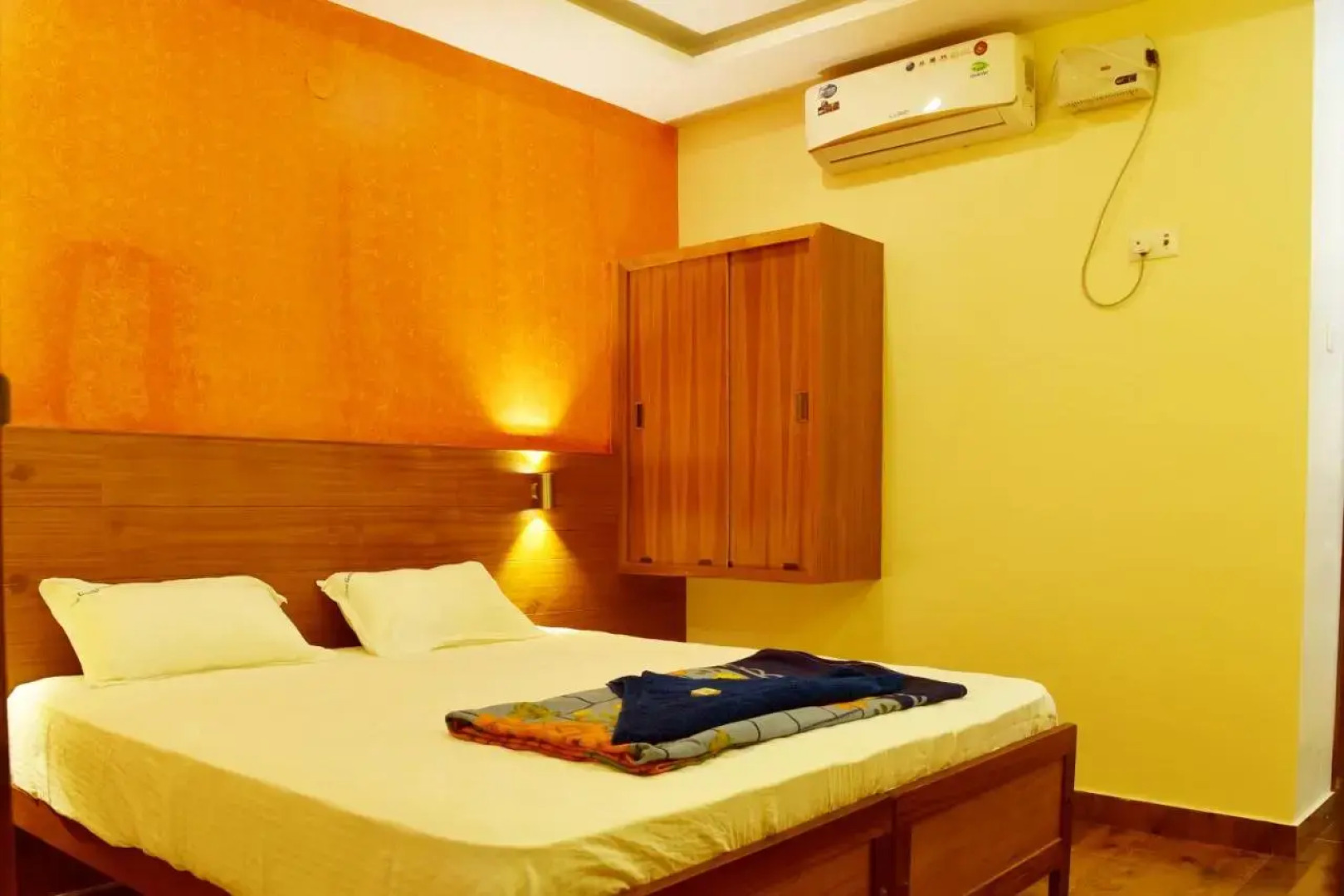 Hotel Parvathi International
