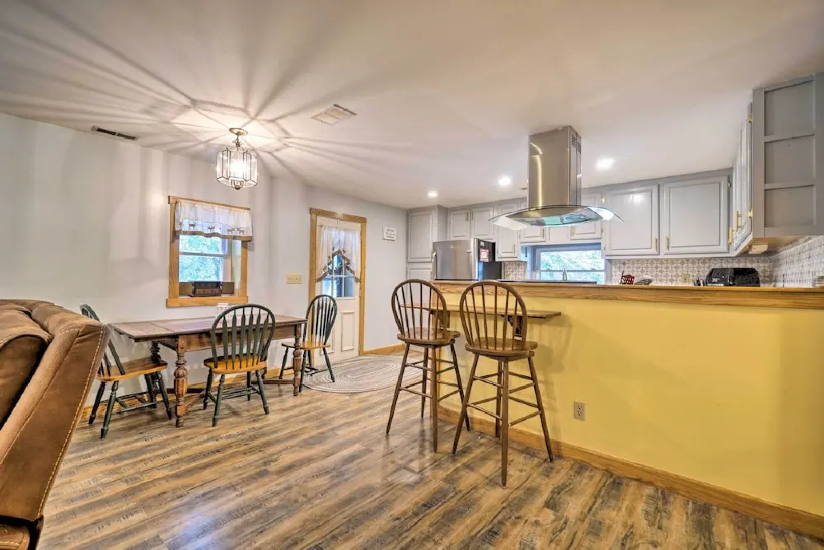 Updated Buckeye Lake Retreat w/ Game Room!