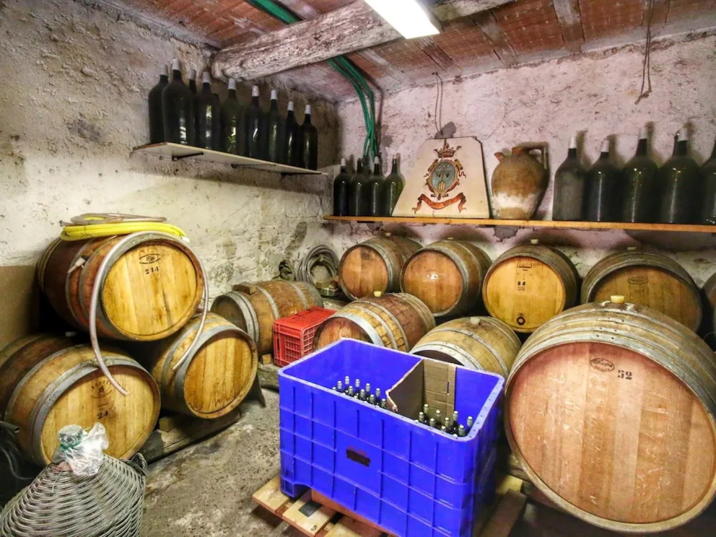 Stunning Farmhouse with Swimming Pool & Hot Tub in Umbria