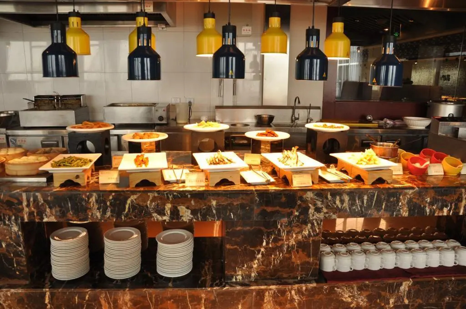 JingHang Holiday Hotel