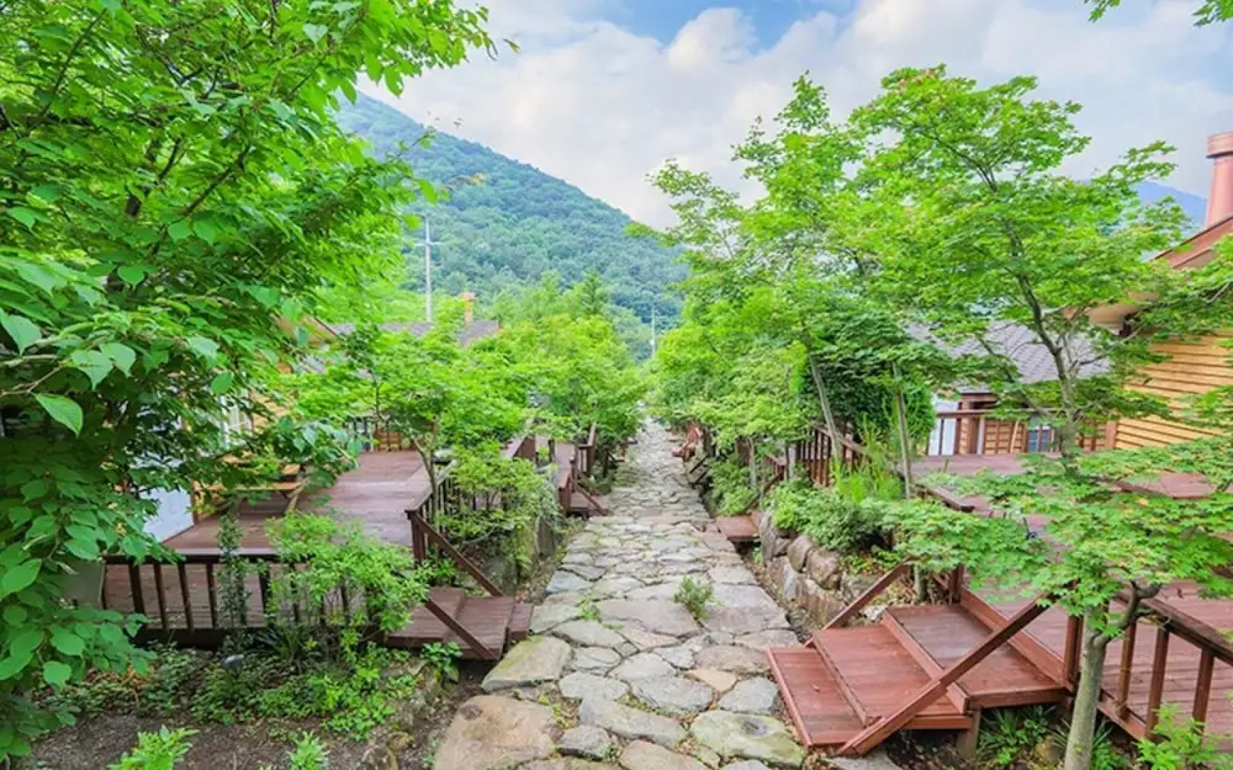 Goseong Gureumwiui Sanchaek Pension