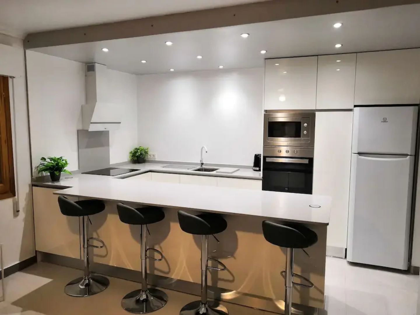 Modern Refurbished Bungalow, Communial Poolwifi