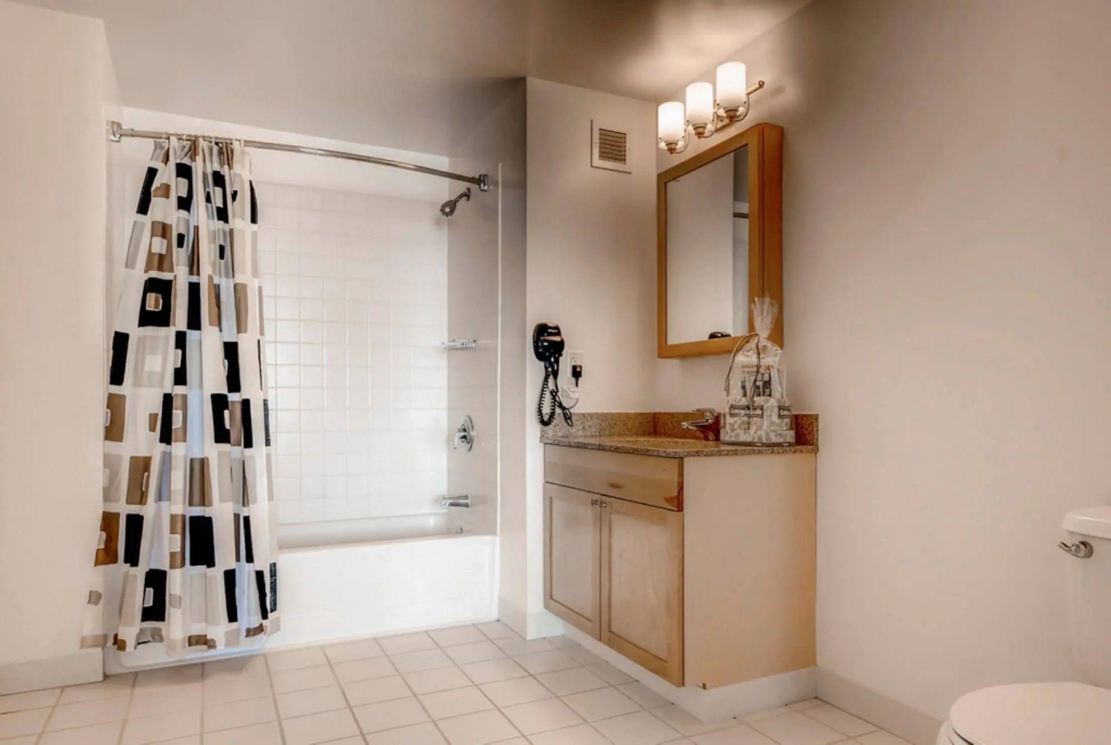 Global Luxury Suites at Kendall West