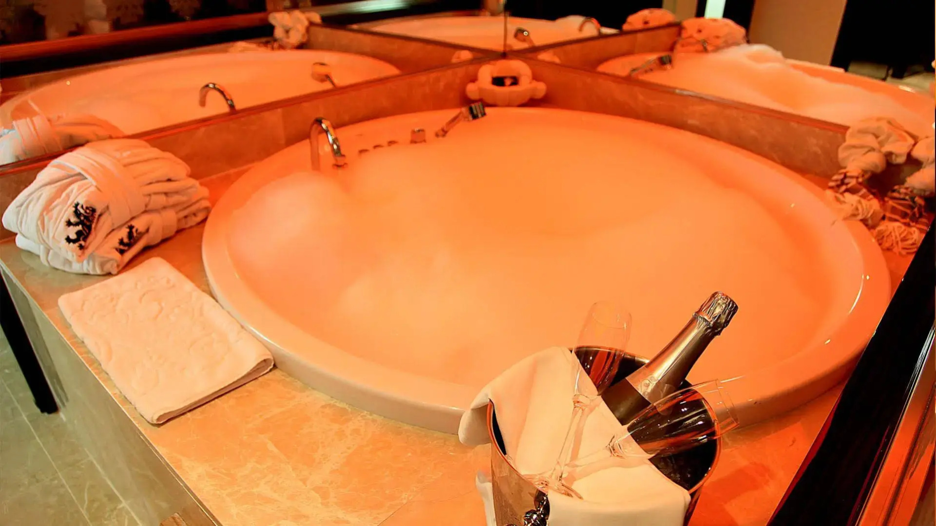 Cratos Premium Hotel & Casino