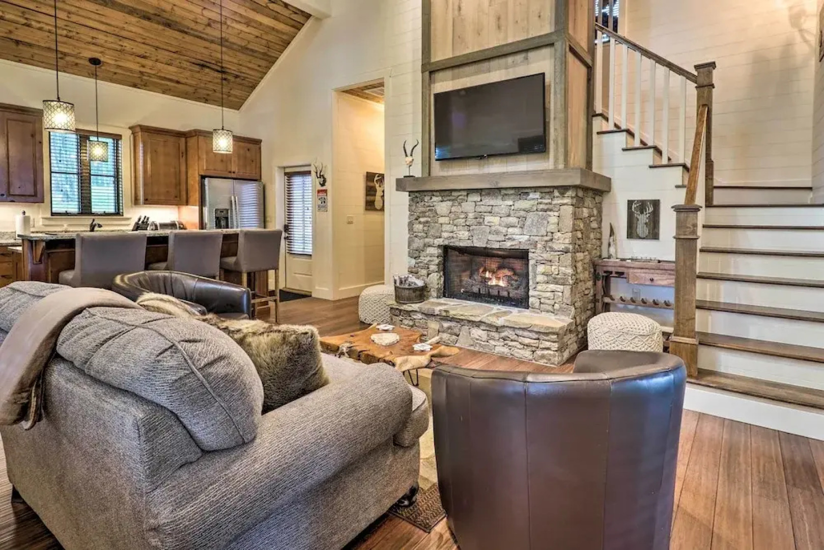 Serene Mountain Retreat! Rural Glenville Craftsman