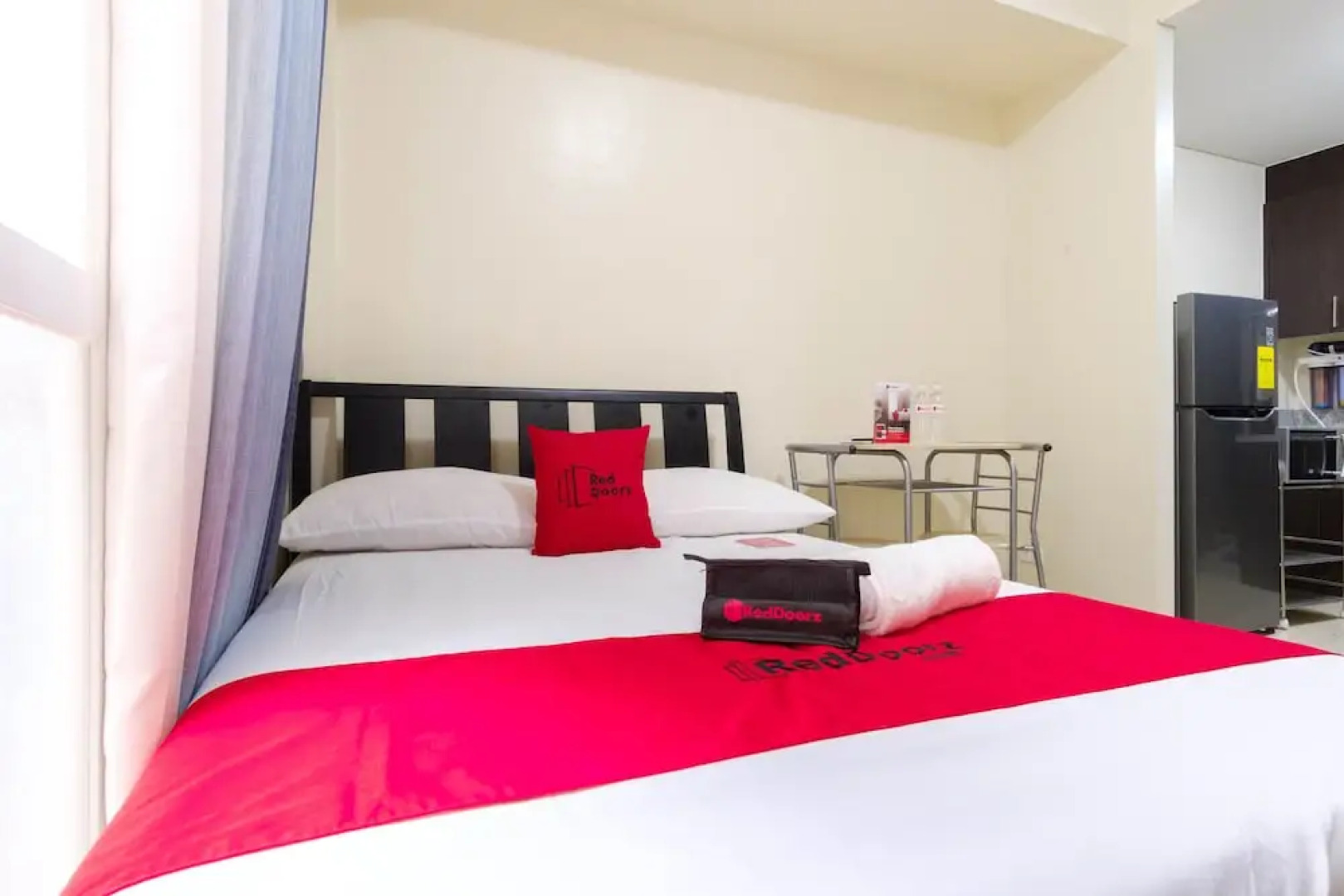 Reddoorz Plus @ Pioneer Woodlands Mandaluyong