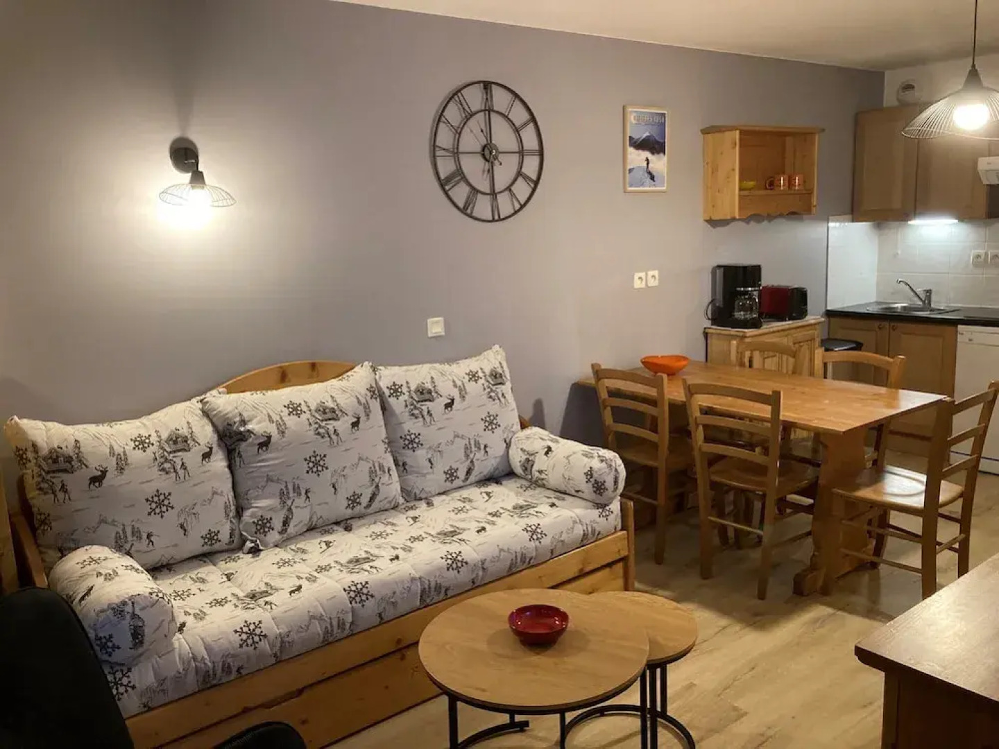 Alpine Apartment With Balcony