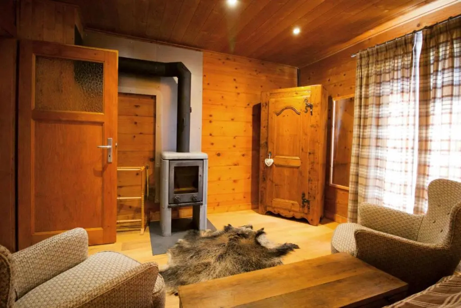 Magnifique Chalet Familial Pour 10 Personnes au Coeur de Nax