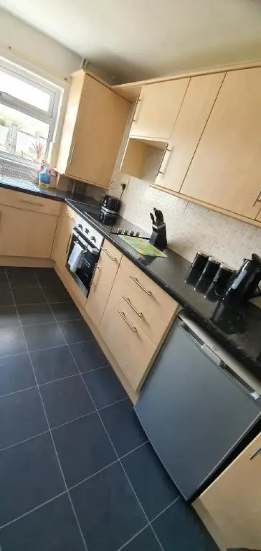 3 BEDROOM SERVICED APPARTMENT CENTRAL LOCATION SEA SIDE TOWn