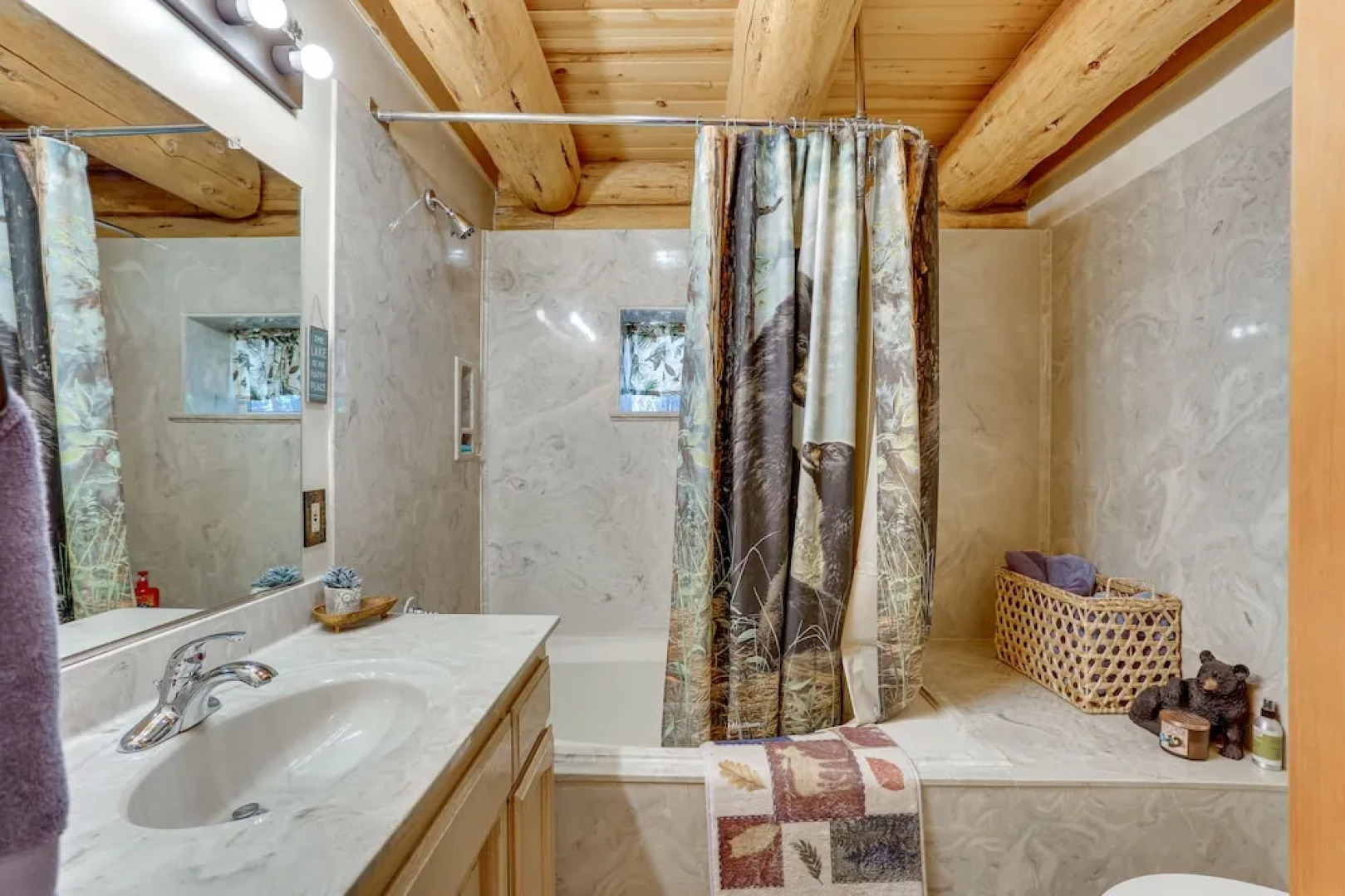 Lake Almanor Cabin w/ Deck & Beach Access