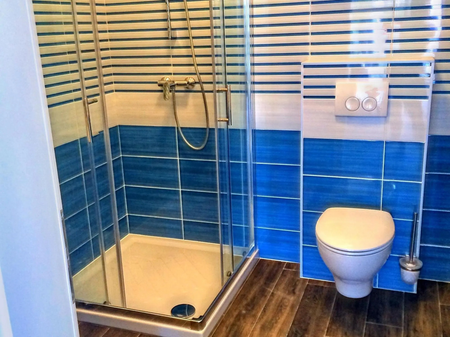 Nice apartment with roofed terrace , 100 m distant from the sea !