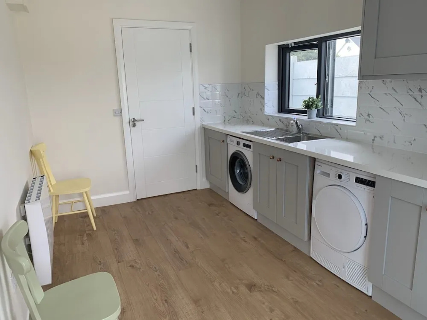 Farm House - Sleeps 7 - Garden - Parking