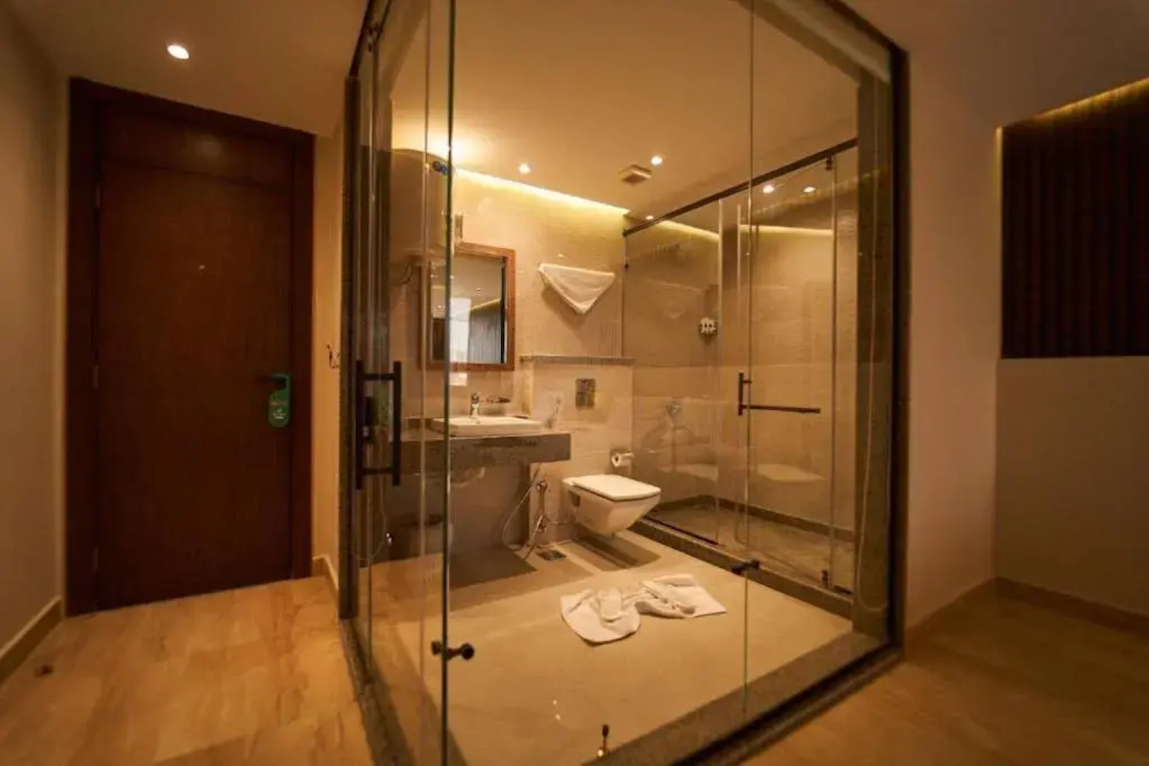 New Pyramid Front Hotel