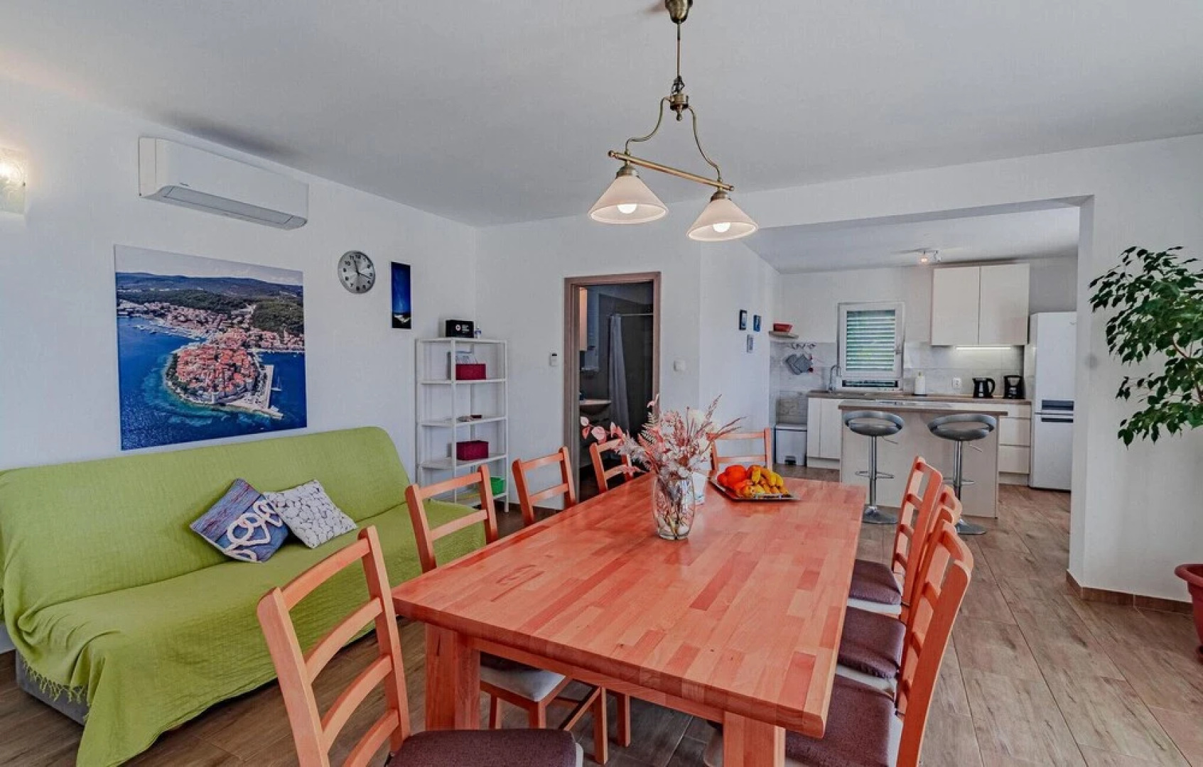 Stunning Home in Nova With Wifi and 3 Bedrooms