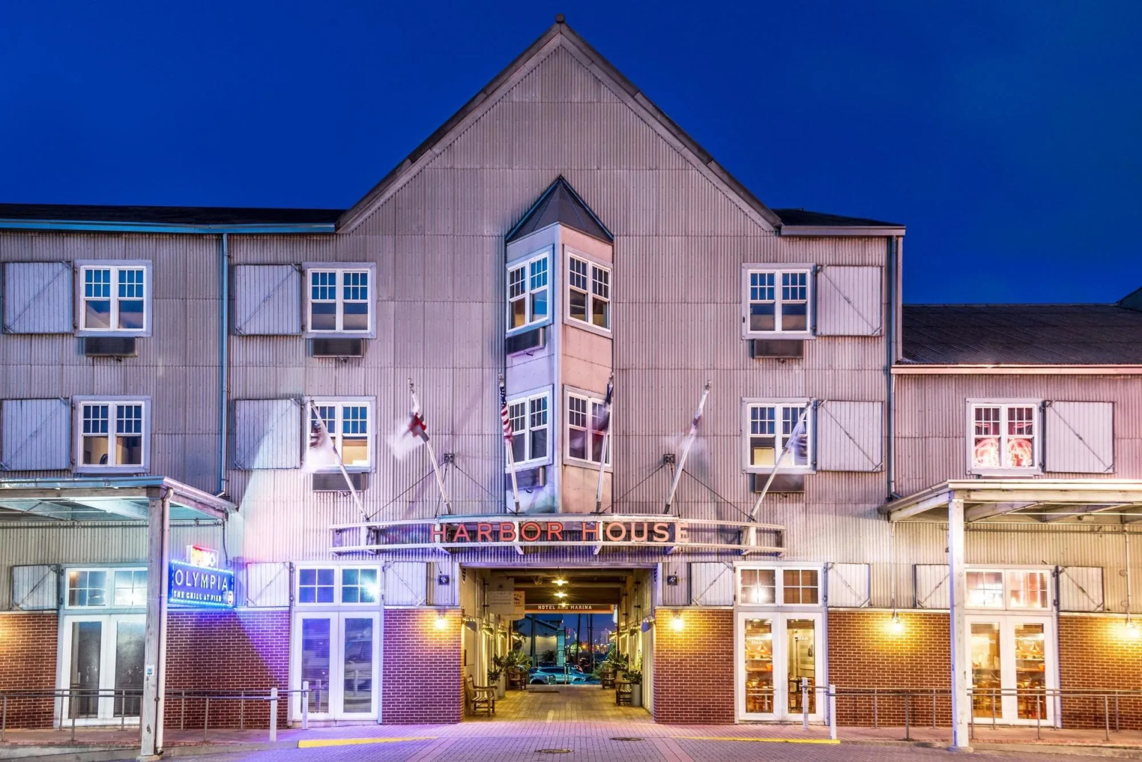 Отель Harbor House Hotel and Marina at Pier 21