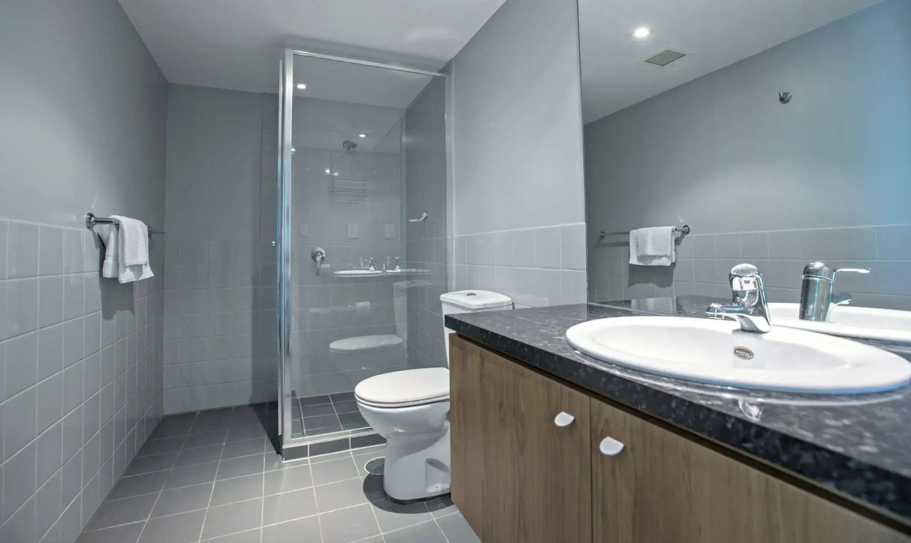 Adelaide Dress Circle Apartments - North Terrace