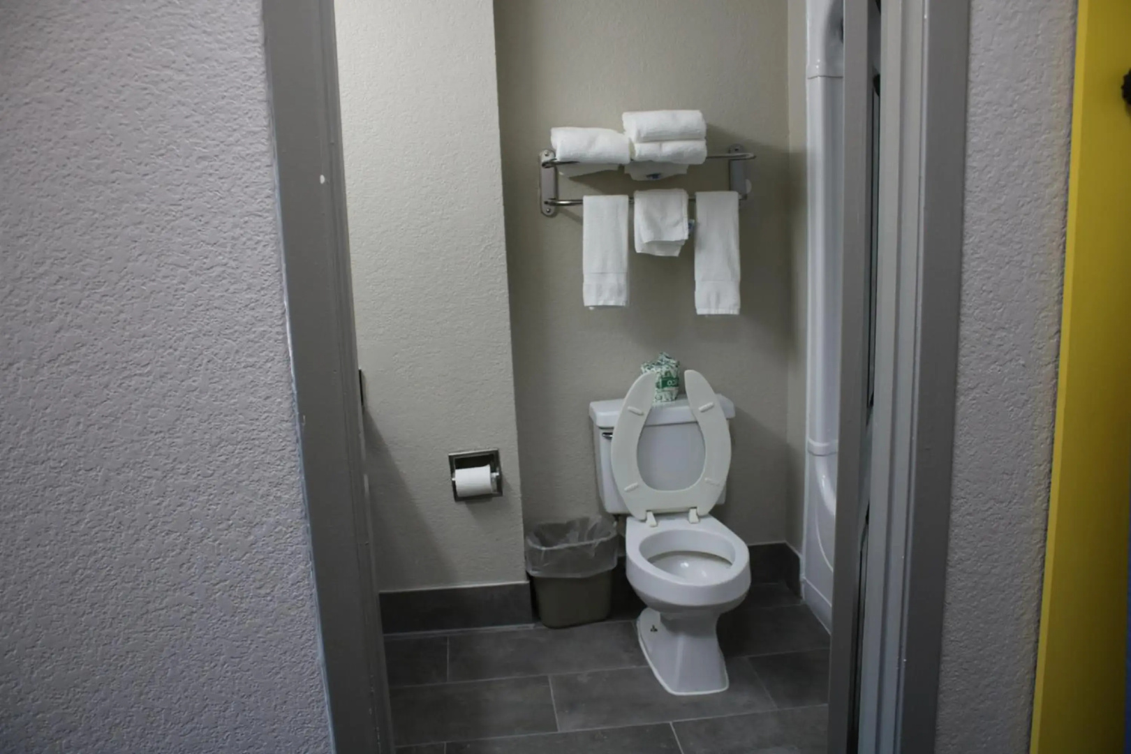 Days Inn by Wyndham Waco University Area
