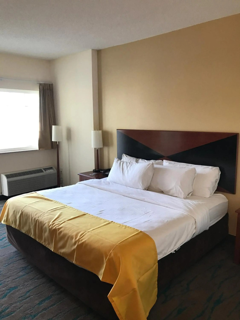 Gateway Hotel & Suites, an Ascend Collection Hotel