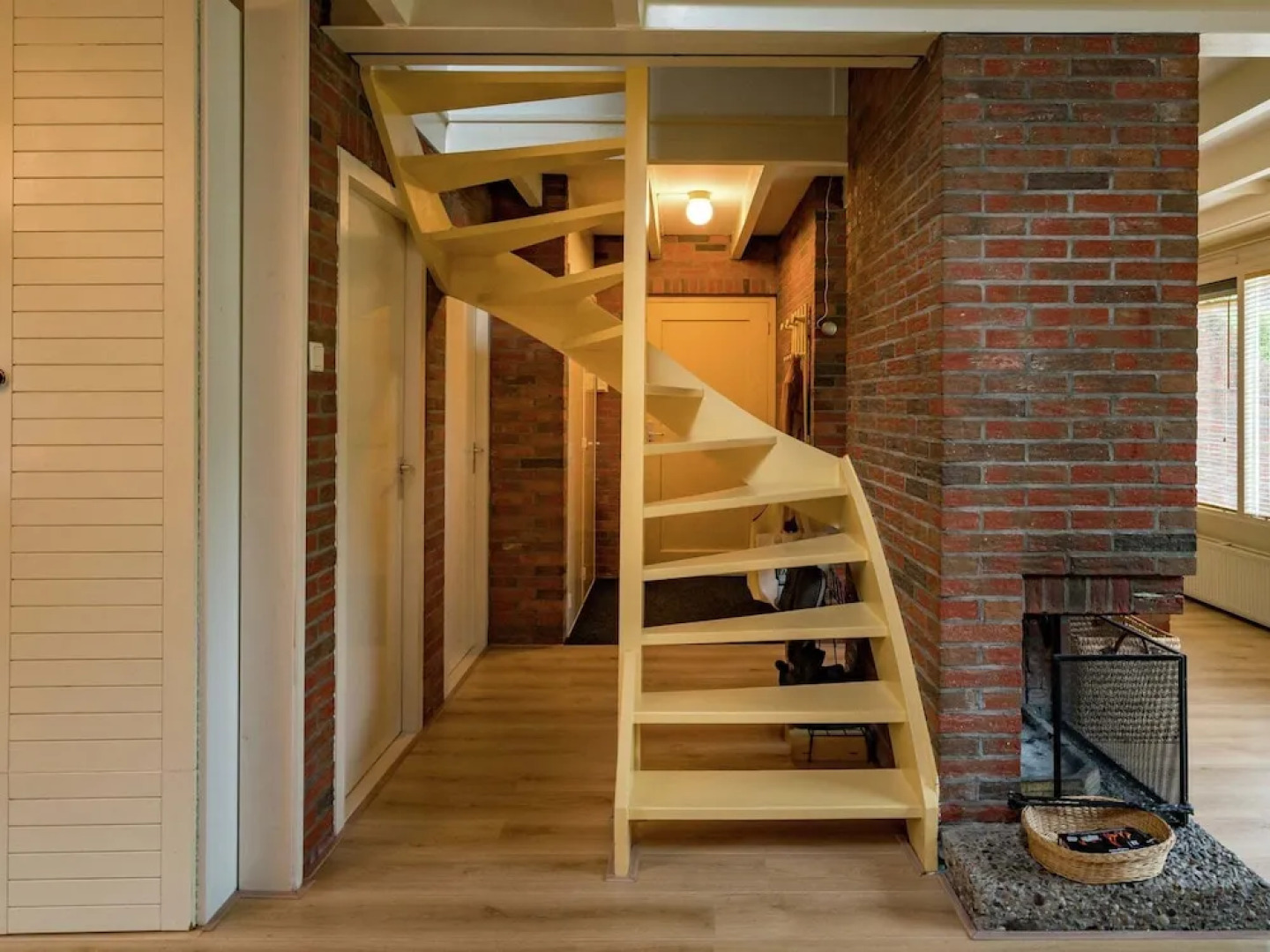 Cosy Holiday Home in Lauwersoog by the Lake