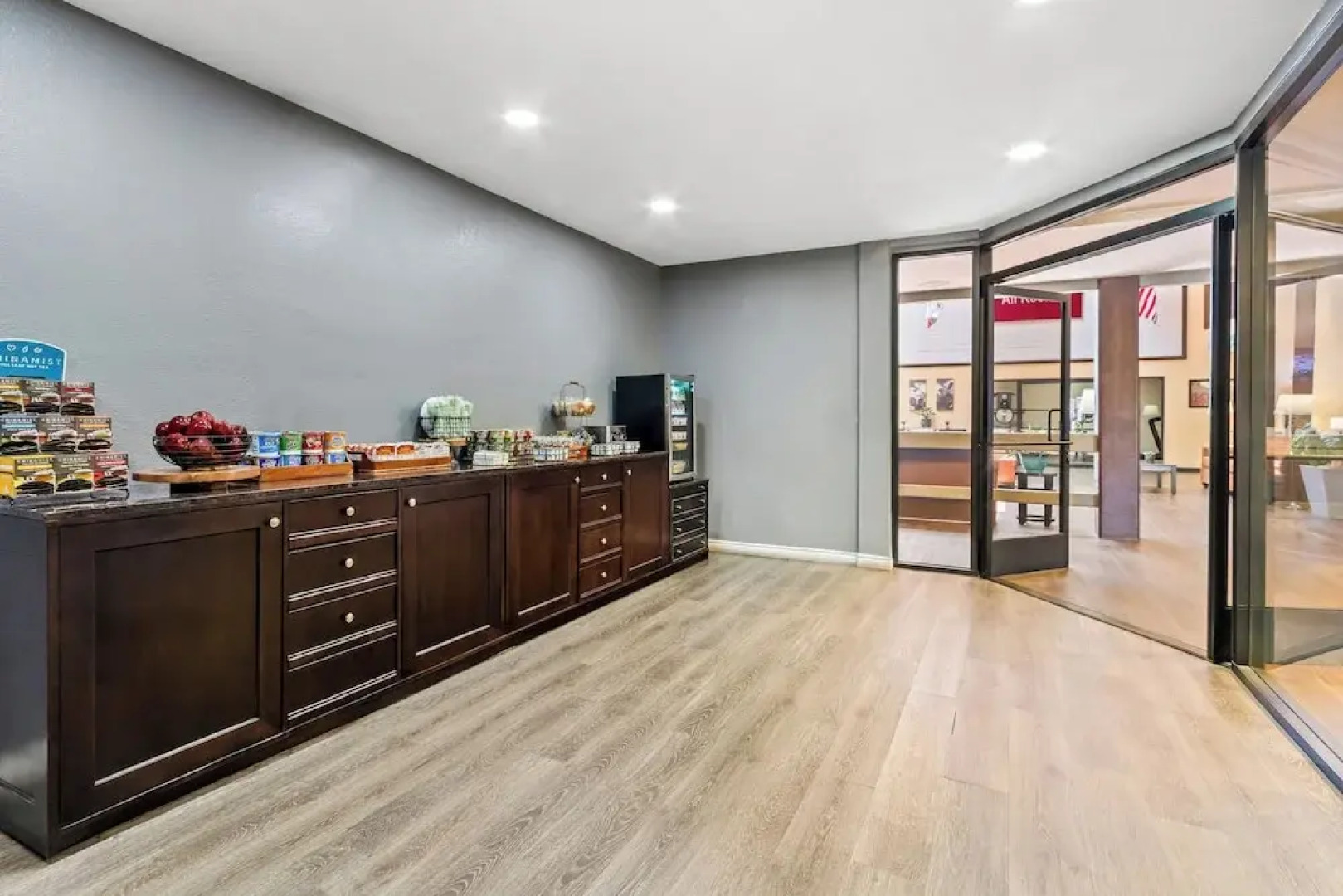 HomeTowne Studios by Red Roof Ridgecrest