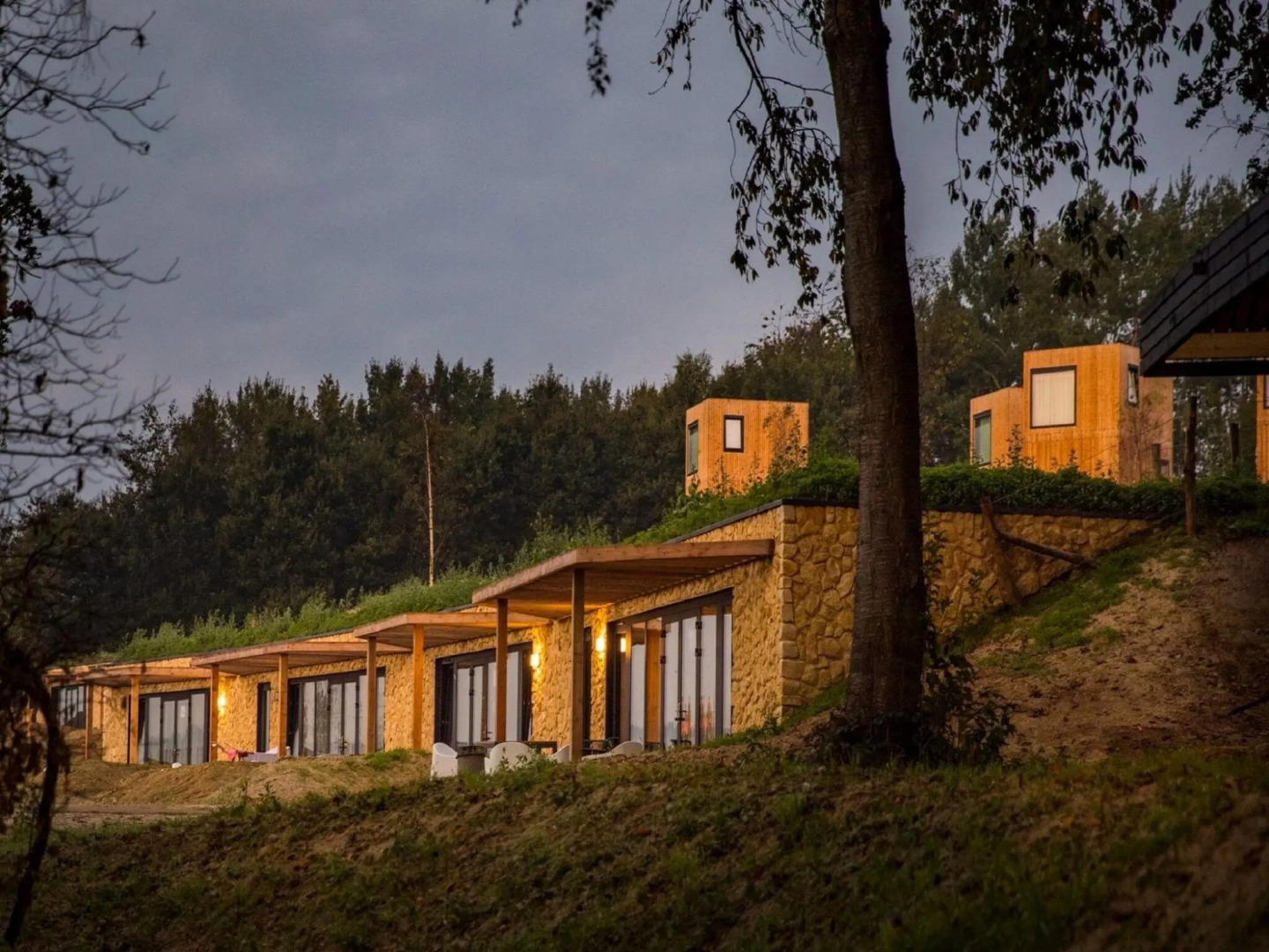 Spacious Lodge, 2 Bathrooms, Near Maastricht