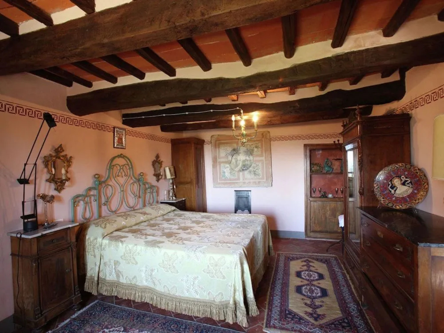 Spacious Mansion in Tuscany with Swimming Pool