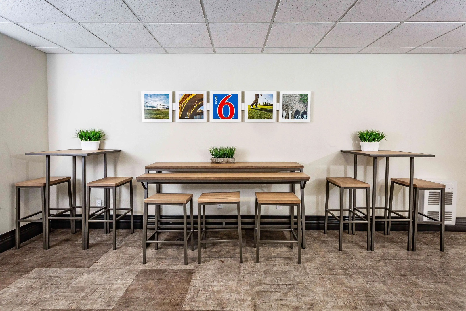 Motel 6 Saskatoon, SK