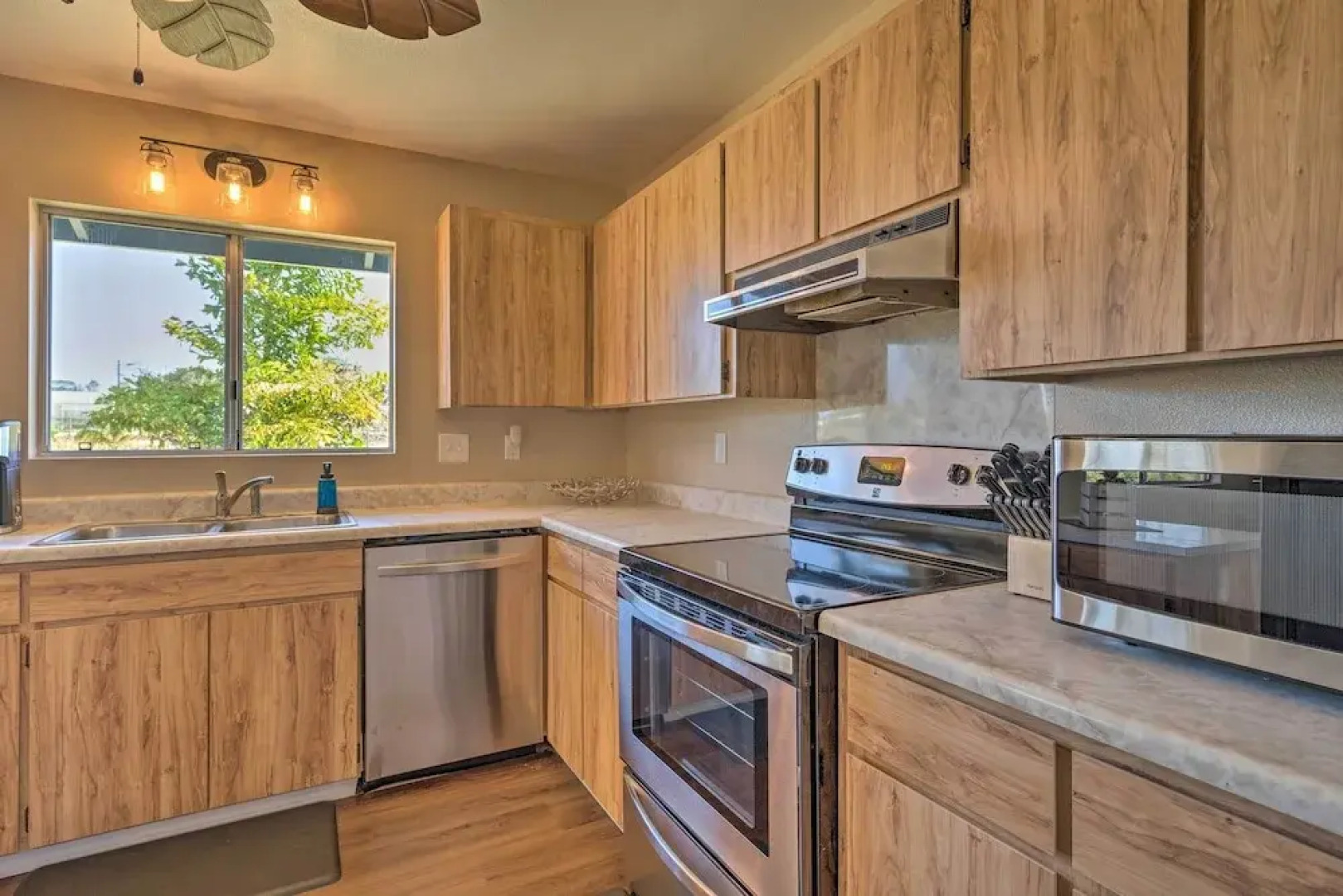 Keaau Home - 34 Mi to Volcanoes NP, Near Hilo