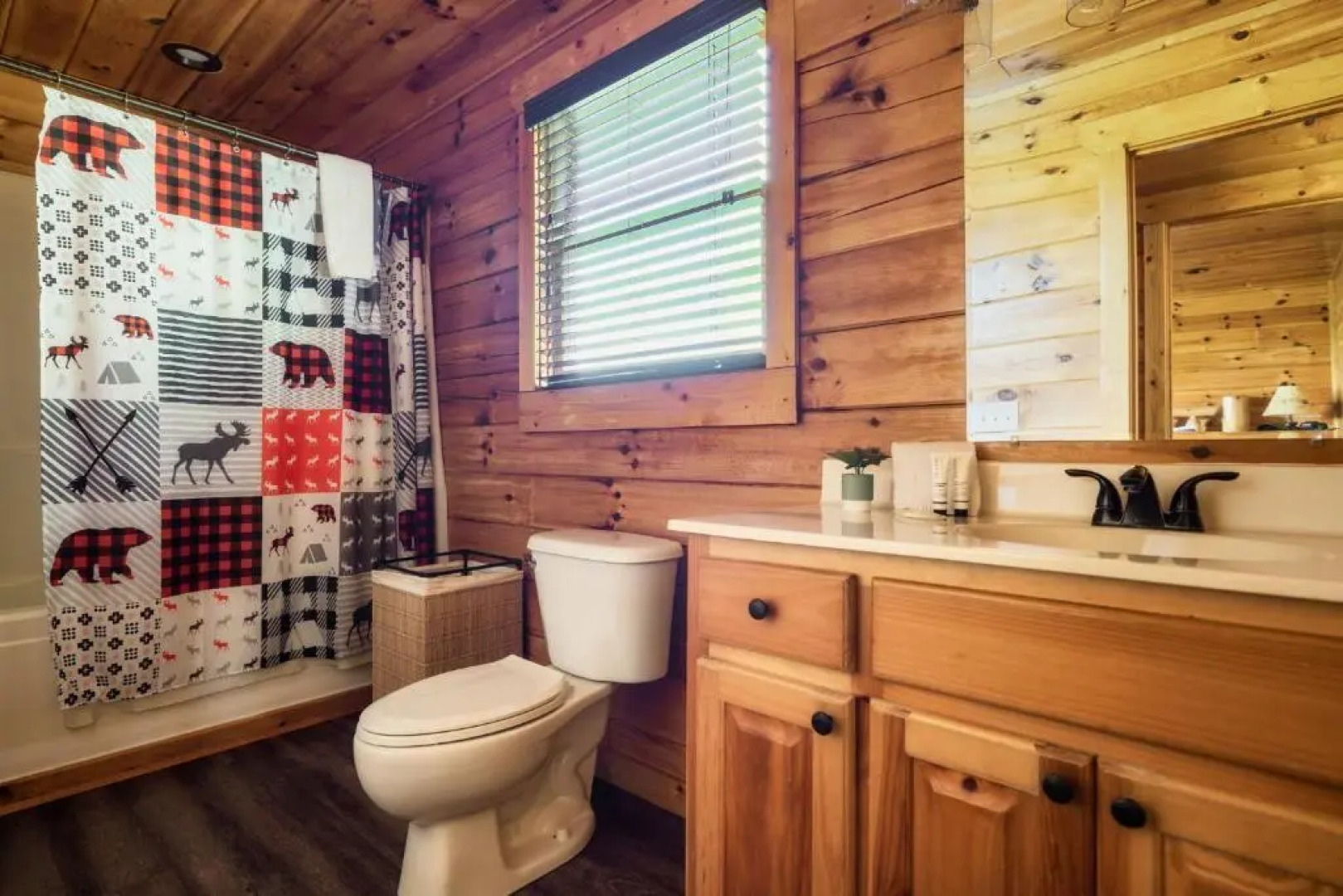 Bear Time Cabin - Scenic Mountain View, Firepit, Hot Tub, Theater, 4BR 3BA Sleeps 14