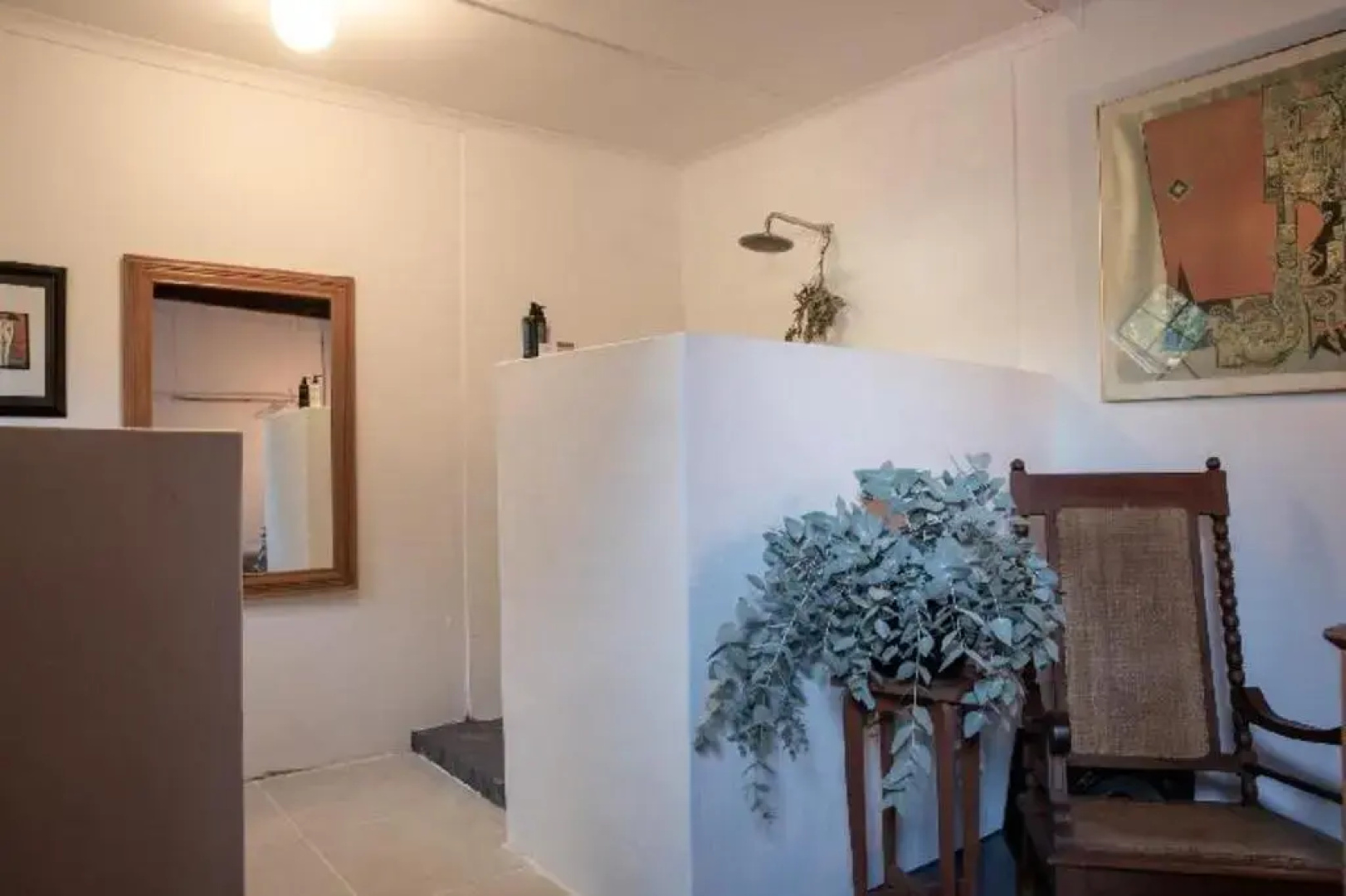 Ebonymoon Guest House and Studio