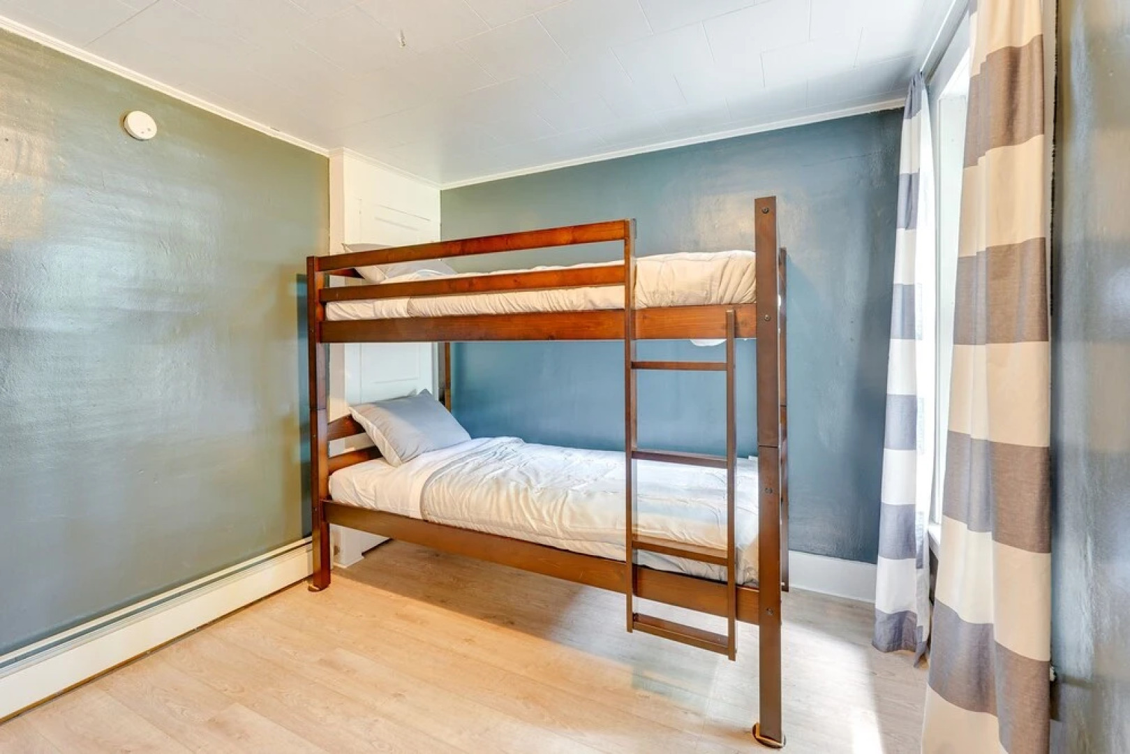 Outdoorsy Oasis w/ Screened Porch in Claremont