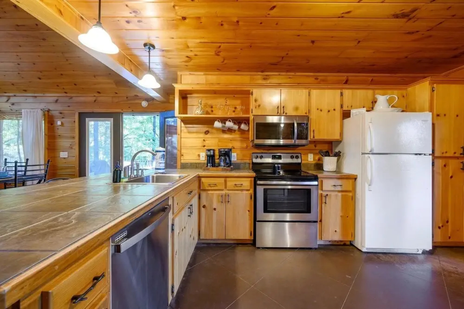 Okehi Pine Cabin With Wood Burning Fireplace and Outdoor Hot Tub by Redawning