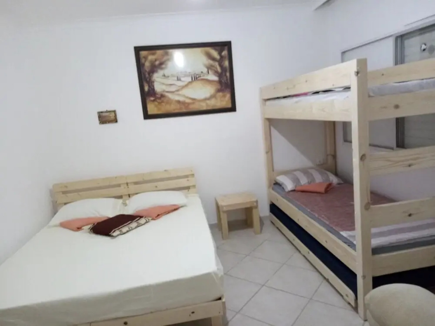 Zimmer Dora Dead Sea