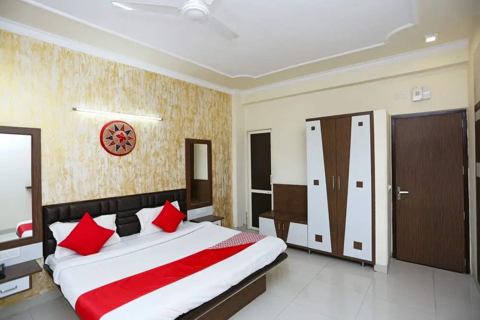 OYO 35823 Hotel Blumango