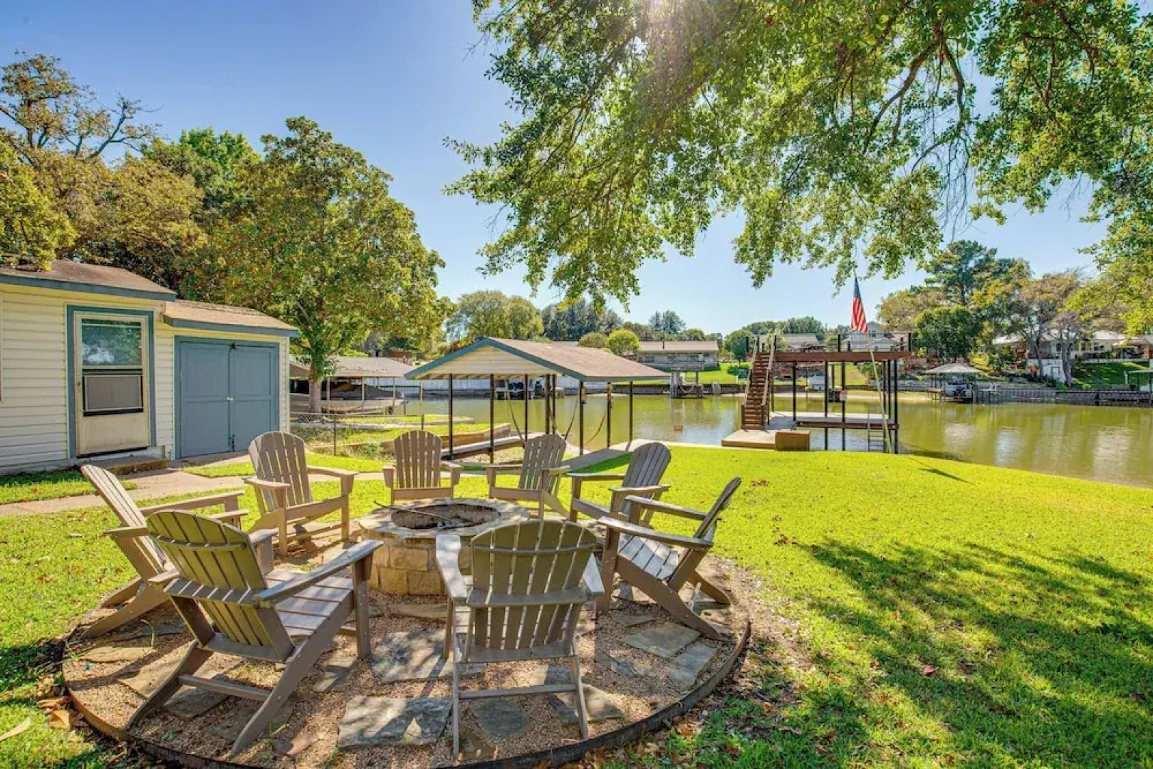 Waterfront Retreat w/ Hot Tub in Gun Barrel City!