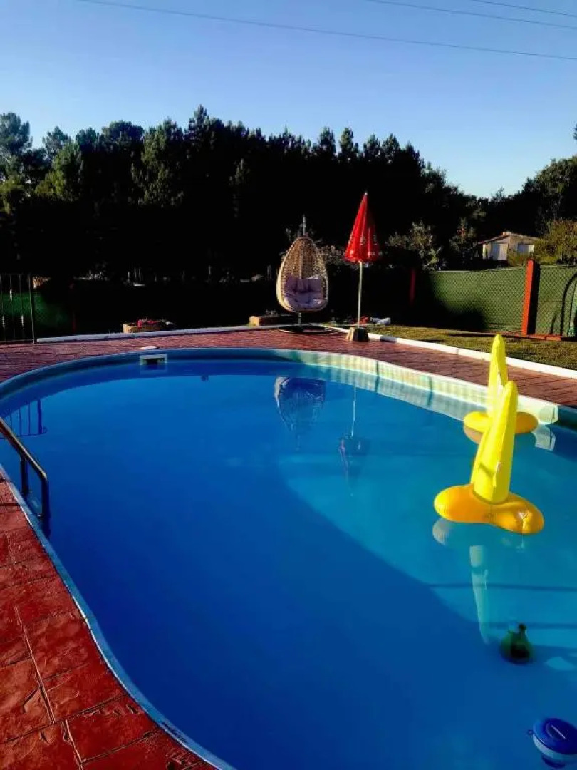 Alojamiento Entero Con Piscina Y Jardin.