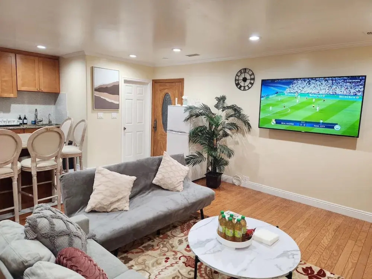 Monterey Park Retreat Spectacular Views Comfort