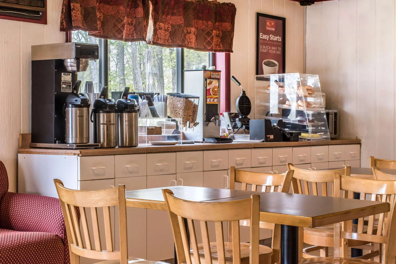 Econo Lodge Inn & Suites Lake Harmony - Pocono Mountains Area