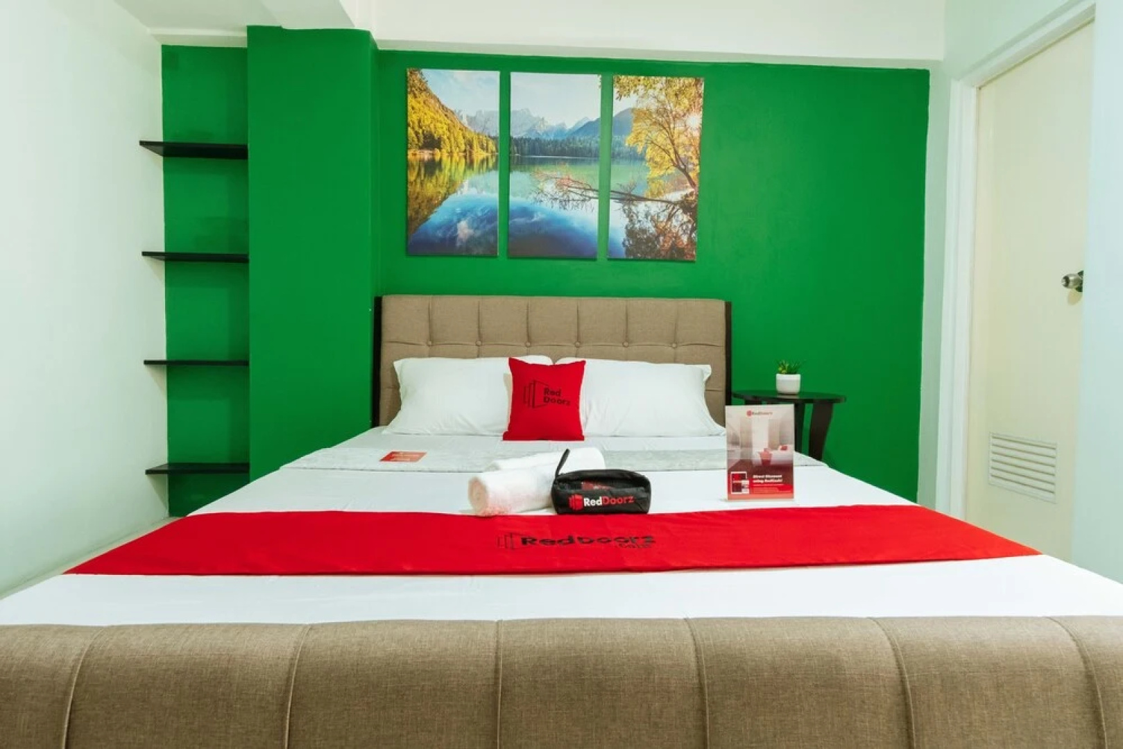 RedDoorz Near C5 Kalayaan Avenue Makati