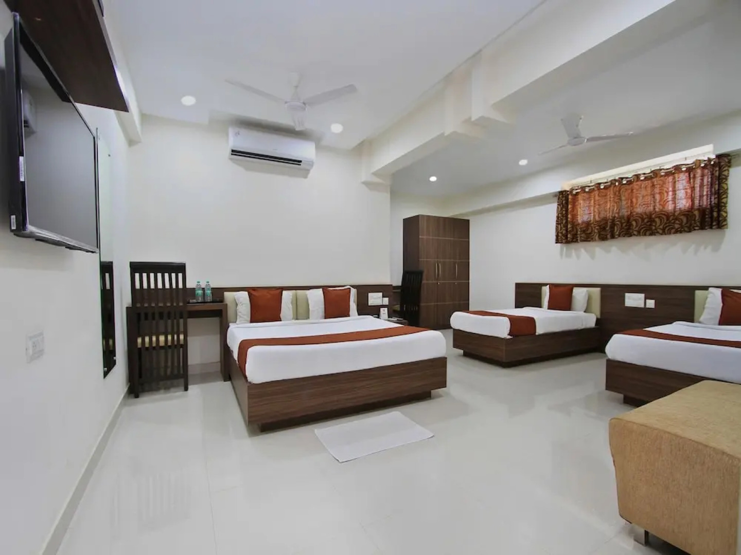 OYO 7039 Heramba Comforts