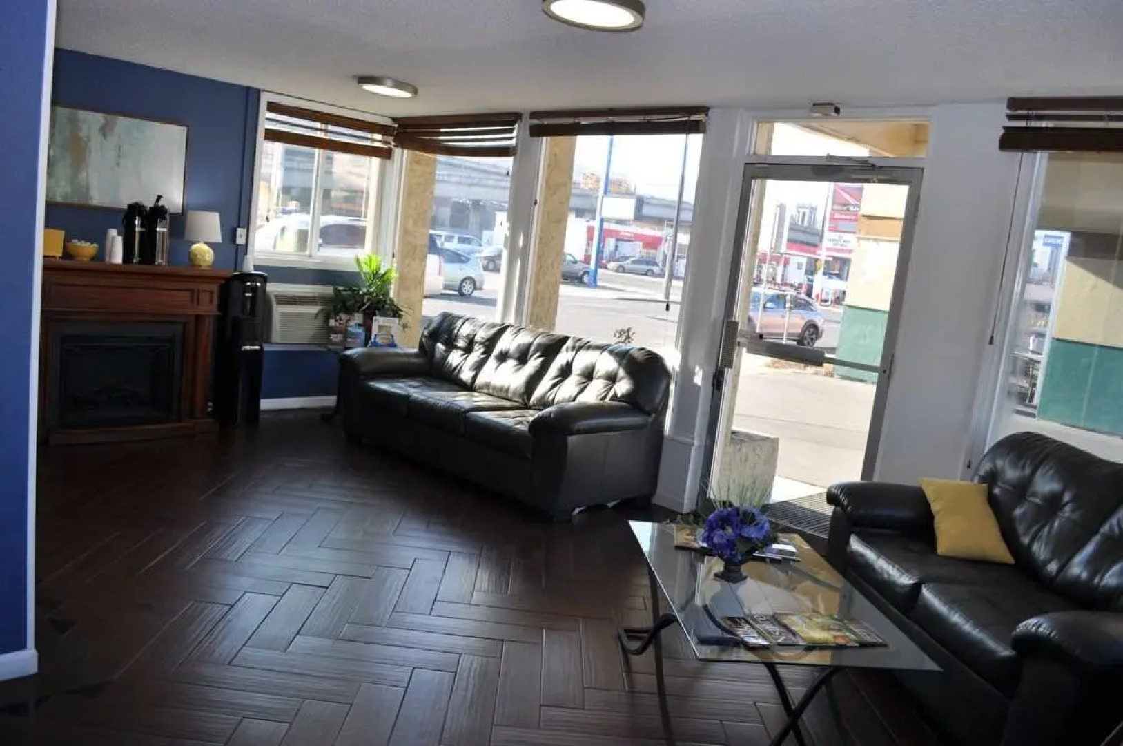 Evergreen Hotel & Suites