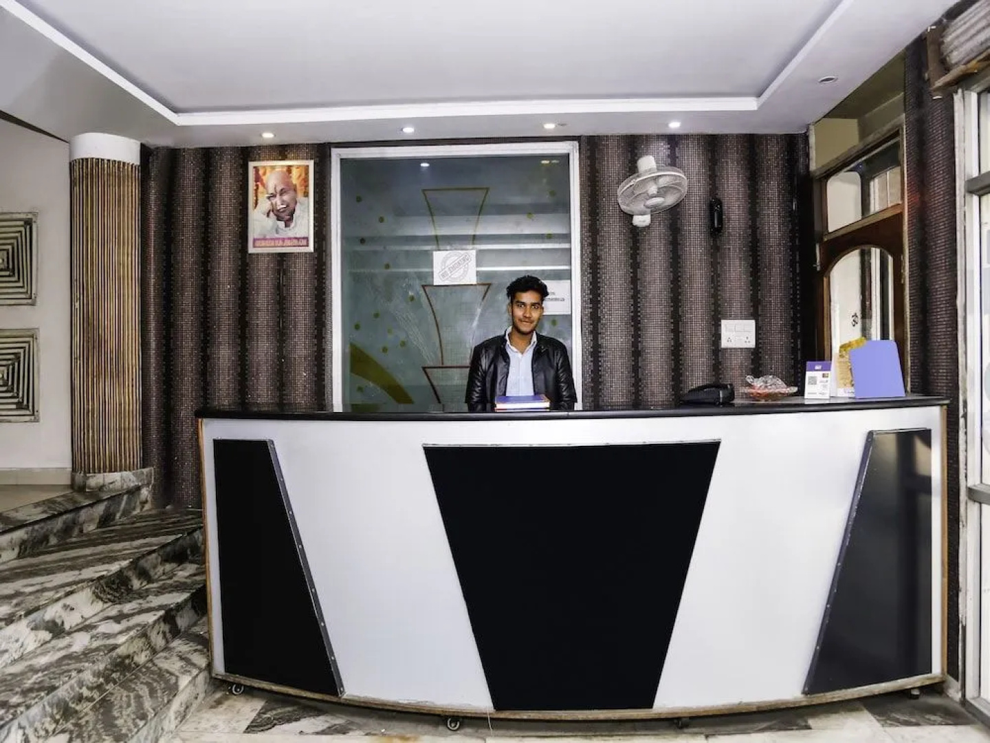 OYO 28071 Hotel Prakash Regency