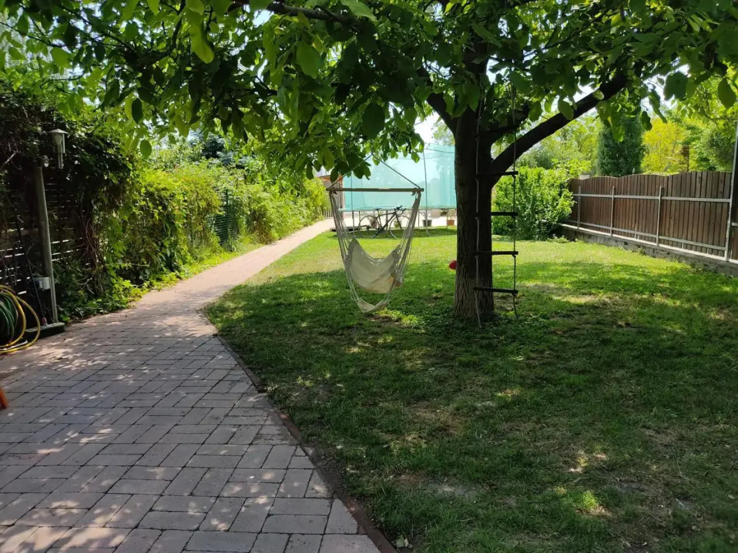 Flóra House 3 minutes from Lake Balaton