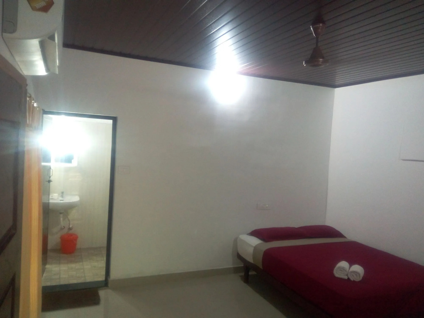 Illikkalam Lakeside Cottages