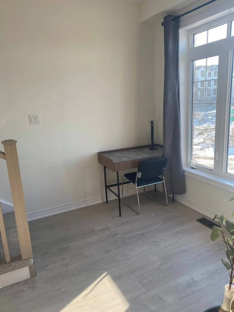 Luxurious Town House With x2 Cars Garage No01