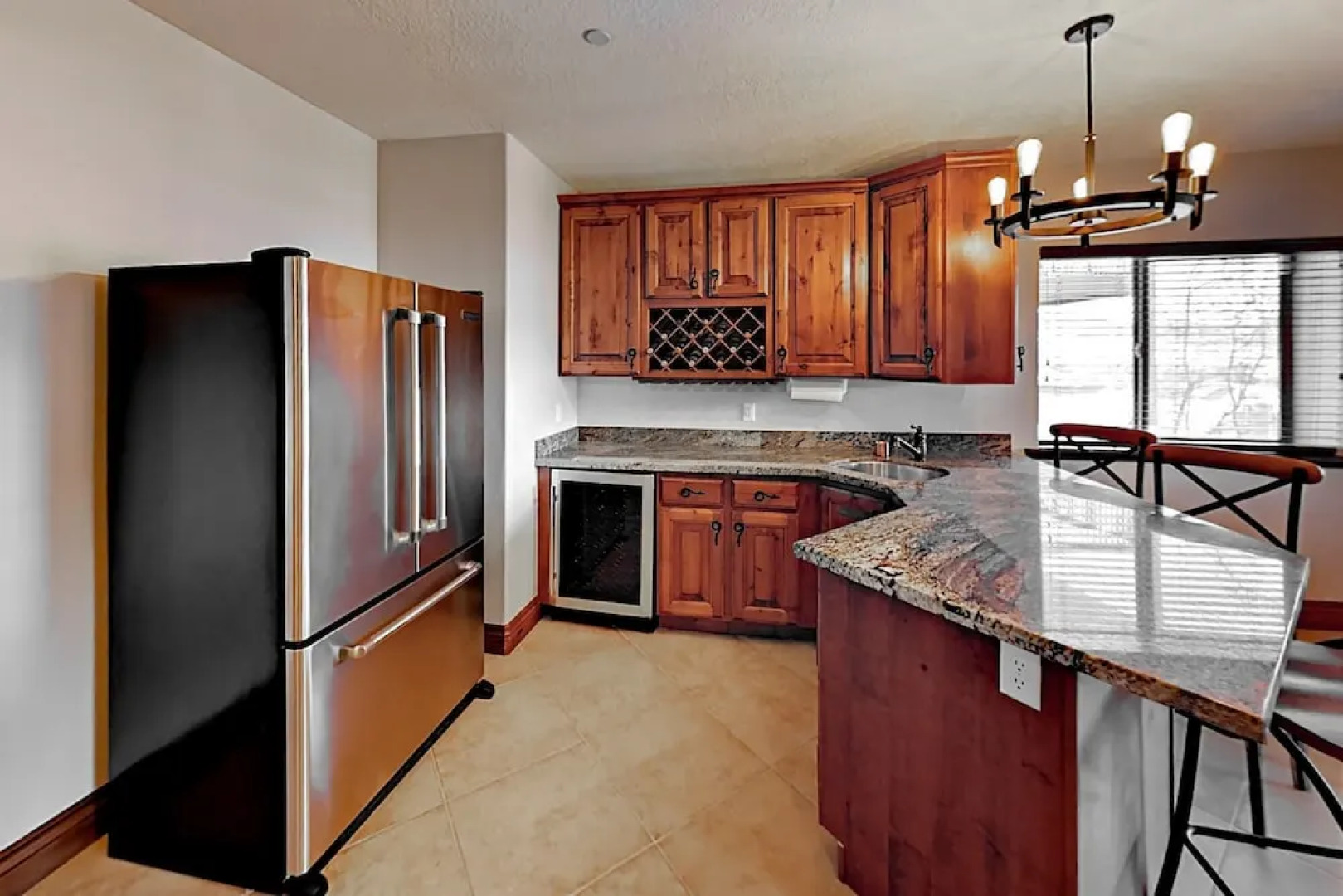 Big Townhome W/ Hot Tub, Views, 3 Living Rooms 5 Bedroom Townhouse