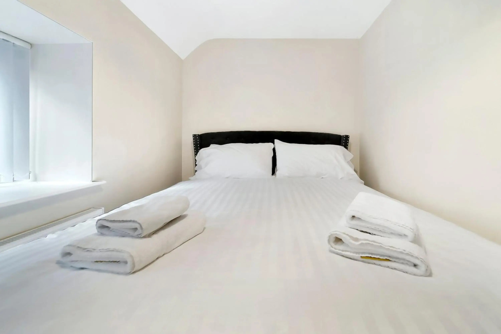 New Glenside Cottage sleeping 4 guests
